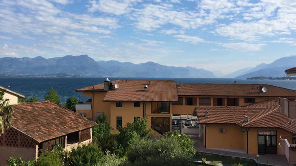 Di Vittorio Loft Apartamento Desenzano del Garda Exterior foto